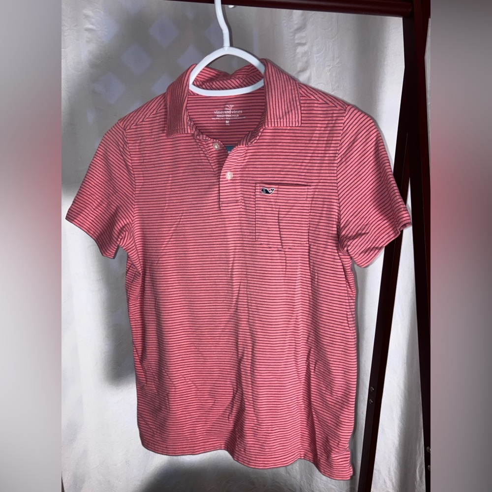 Vineyard Vines size M classic whale polo, salmon pink with thin navy stripe